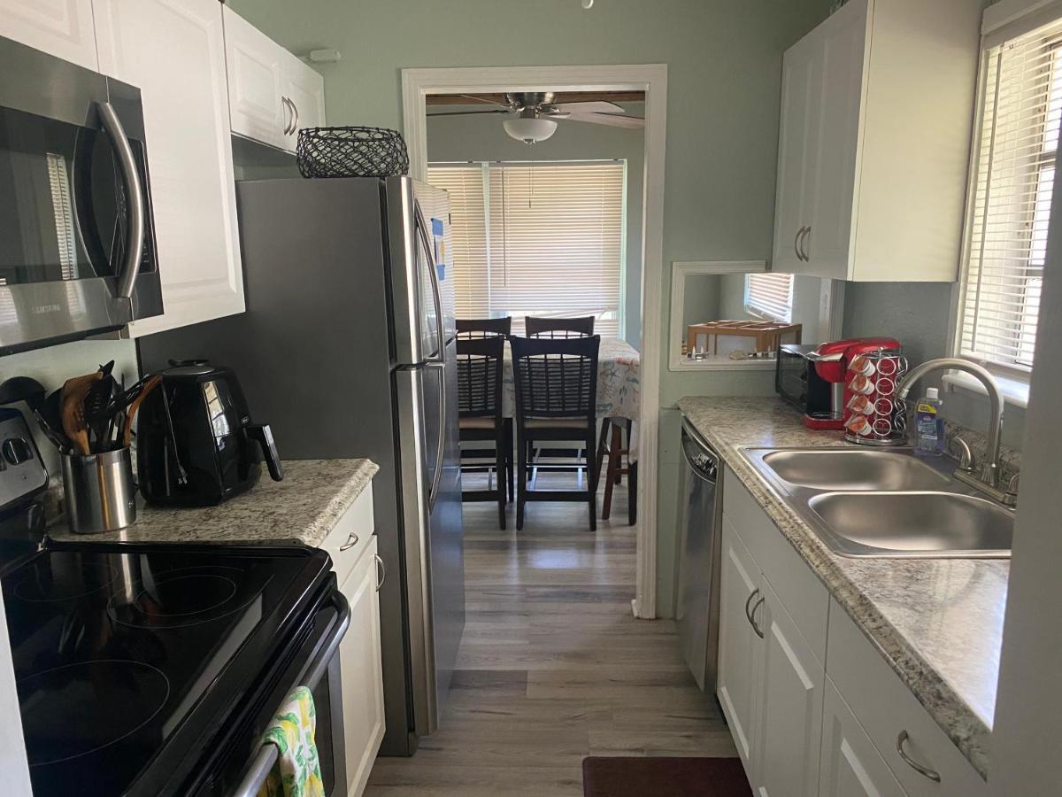 3 Bedroom House Fenced Backyard Private Patio Areas Grill Firepit Plenty Parking! Quick Access 10 Min To Beach Airport Delray West Palm Лейк-Ворт Екстер'єр фото