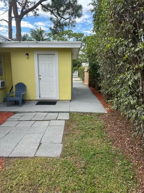 3 Bedroom House Fenced Backyard Private Patio Areas Grill Firepit Plenty Parking! Quick Access 10 Min To Beach Airport Delray West Palm Лейк-Ворт Екстер'єр фото