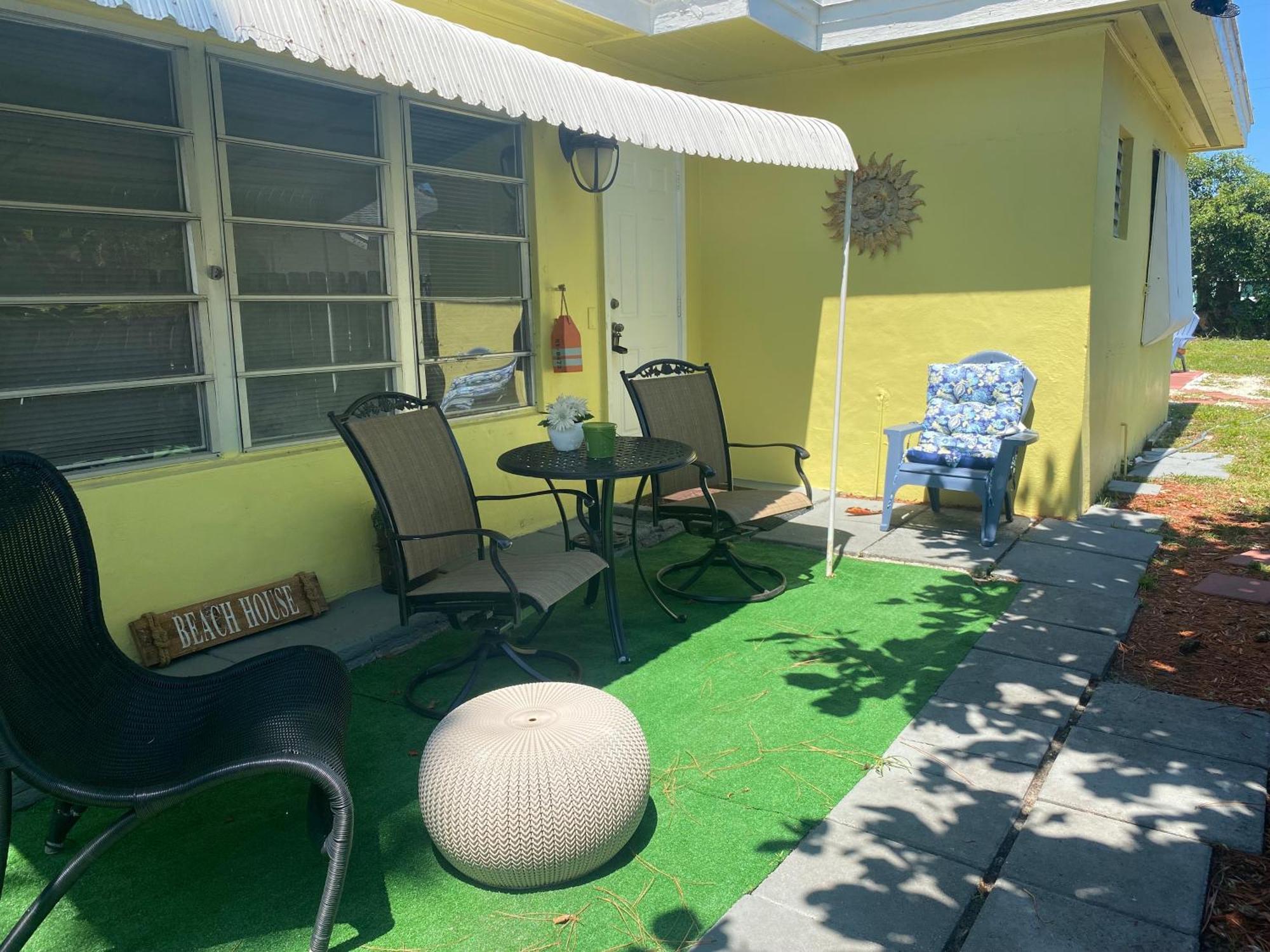 3 Bedroom House Fenced Backyard Private Patio Areas Grill Firepit Plenty Parking! Quick Access 10 Min To Beach Airport Delray West Palm Лейк-Ворт Екстер'єр фото